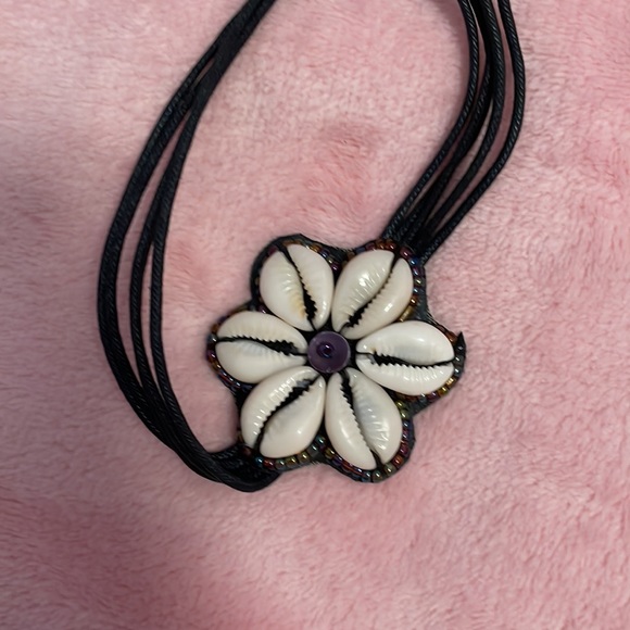 Bundle of Seashell necklace and bracelet - Picture 7 of 8